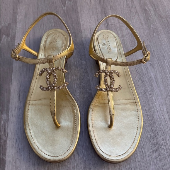 CHANEL Gold CC Pearl Thong Sandals 38 - Picture 3 of 9